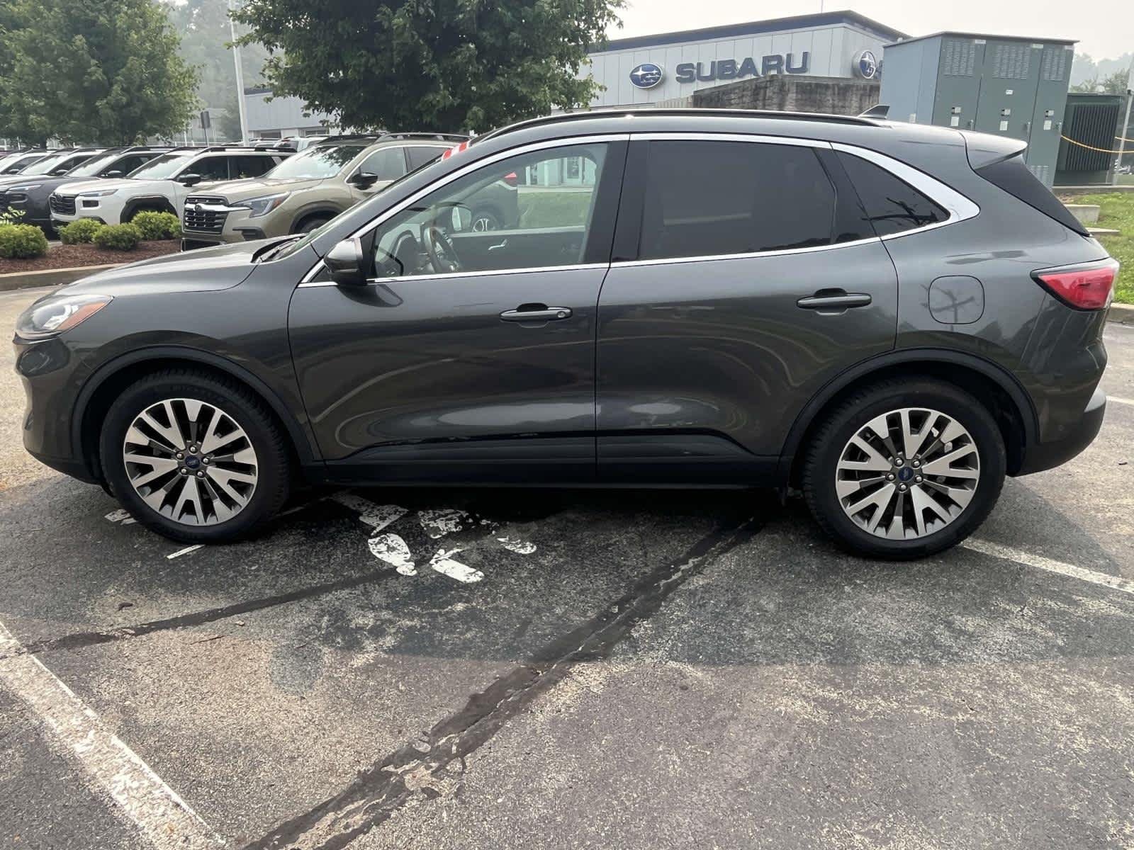 Used 2020  Ford Titanium Hybrid image 10
