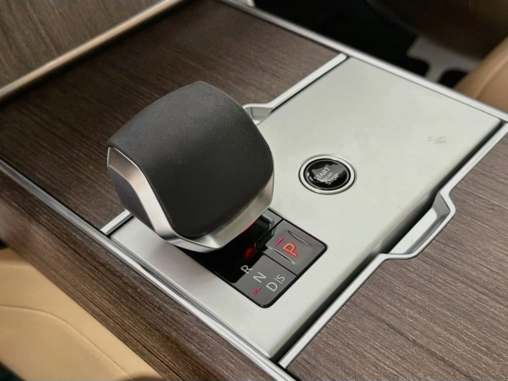 New 2026 Fuji White Land Rover SE image 17