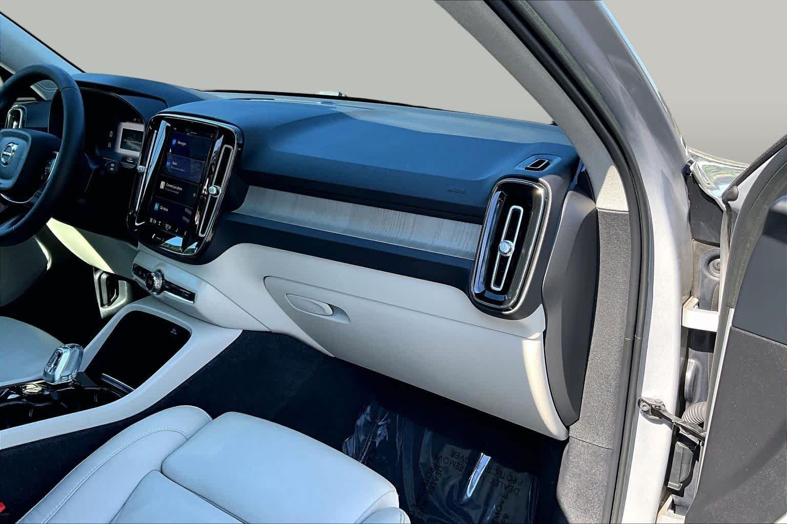Used 2023 Silver Dawn Metallic Volvo Plus Dark Theme image 19