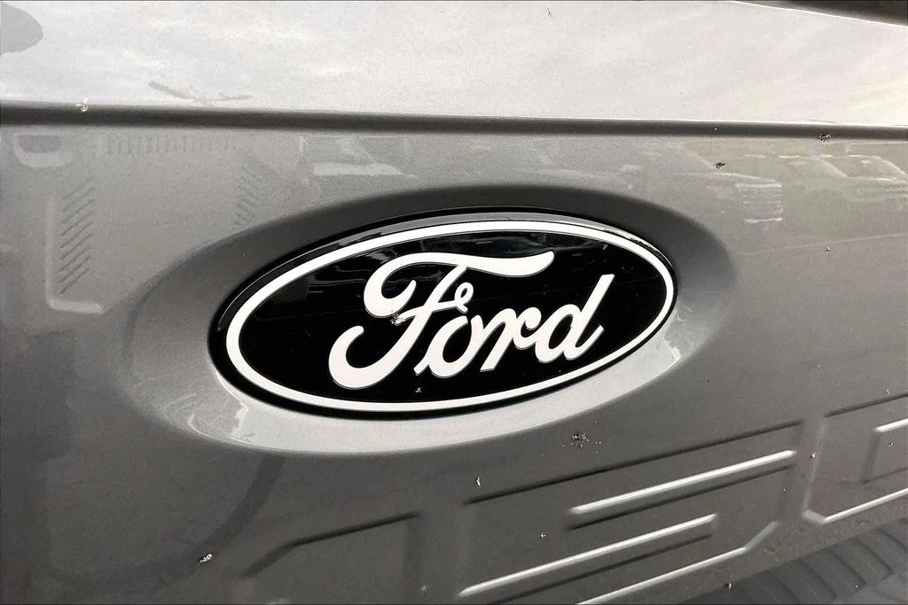 New 2026 Carbonized Gray Metallic Ford XLT image 31