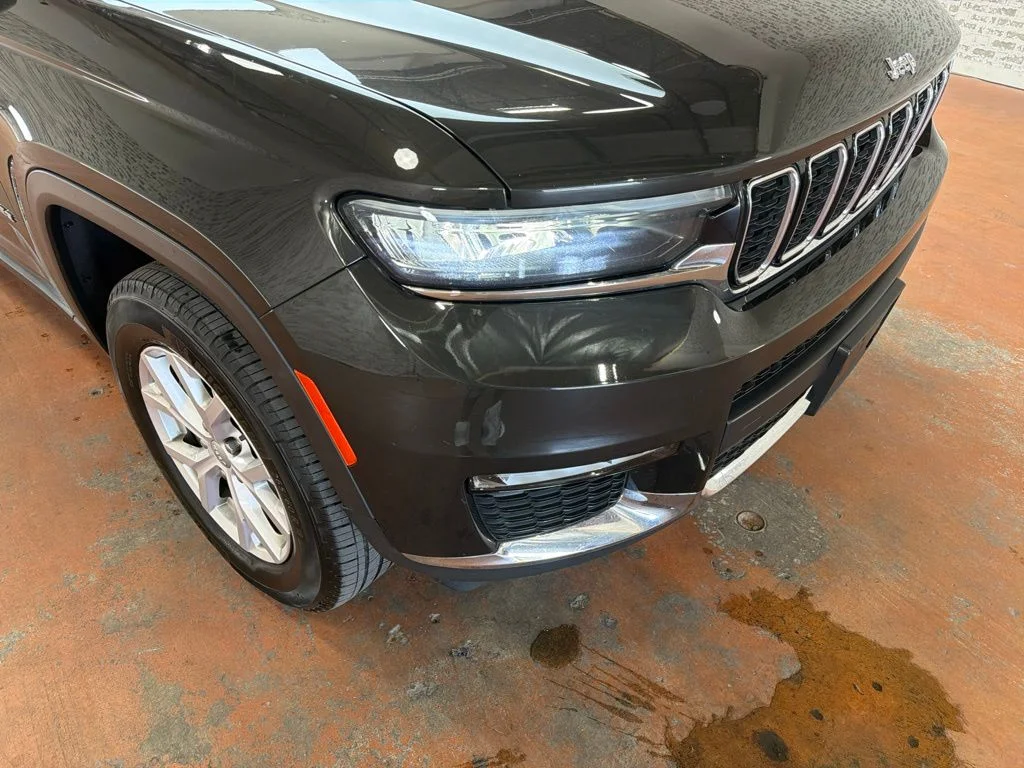 Used 2022 Rocky Mountain Pearlcoat Jeep Limited image 9