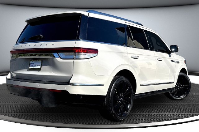 Used 2022 White Lincoln Reserve image 5