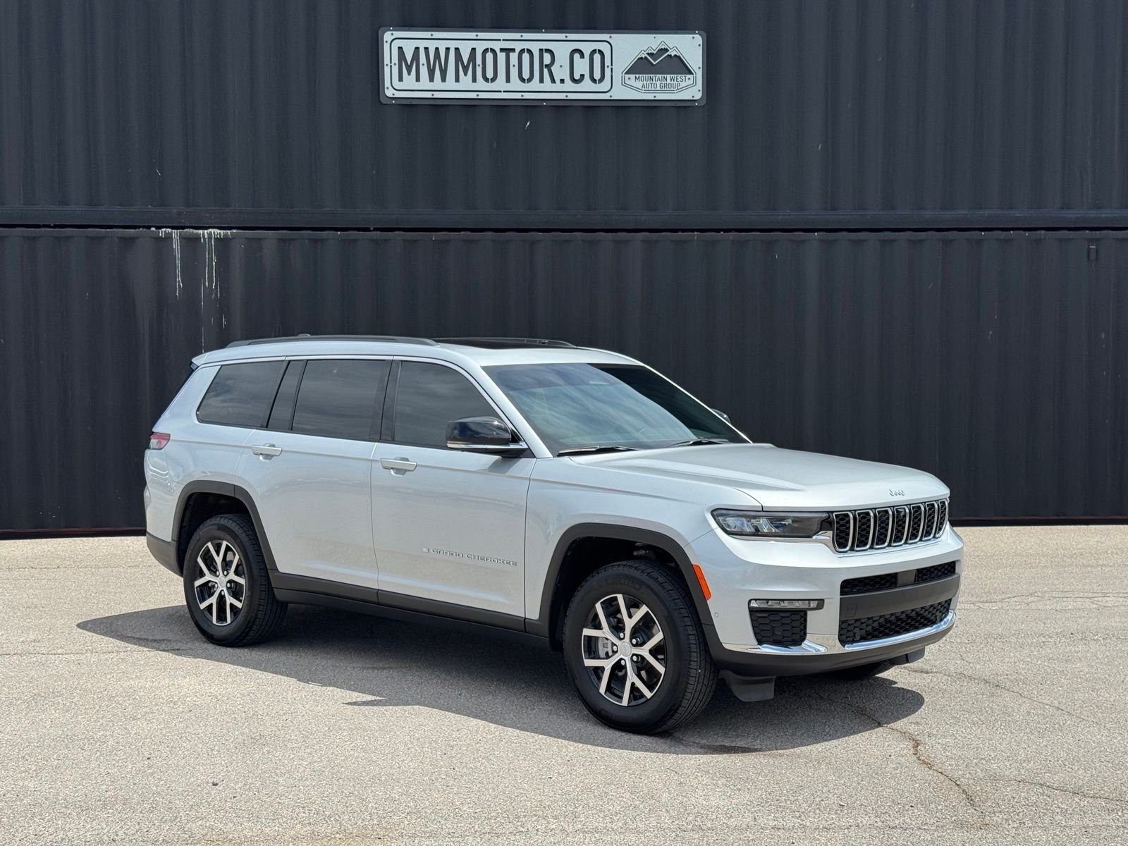 2025 Jeep Grand Cherokee L Limited 4x4's photo