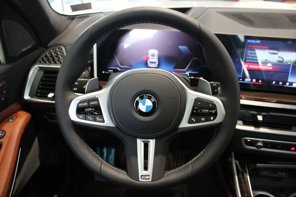 New 2027 White BMW M60i image 21