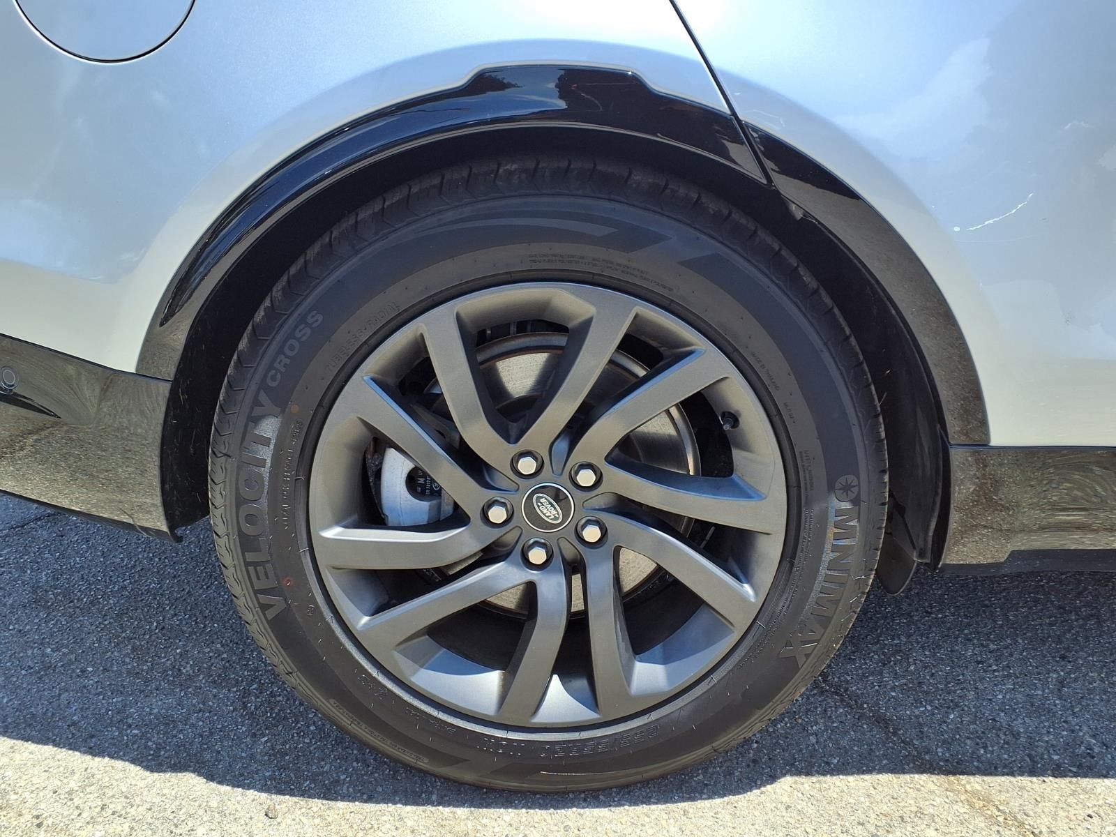 Used 2022  Land Rover S R-Dynamic image 4