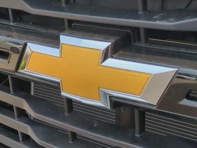 New 2025 Summit White Chevrolet Work Truck image 33