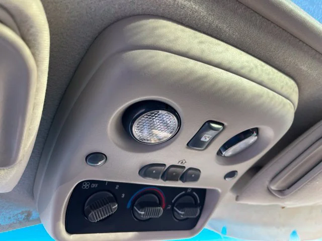 Used 2001  GMC SLE image 23