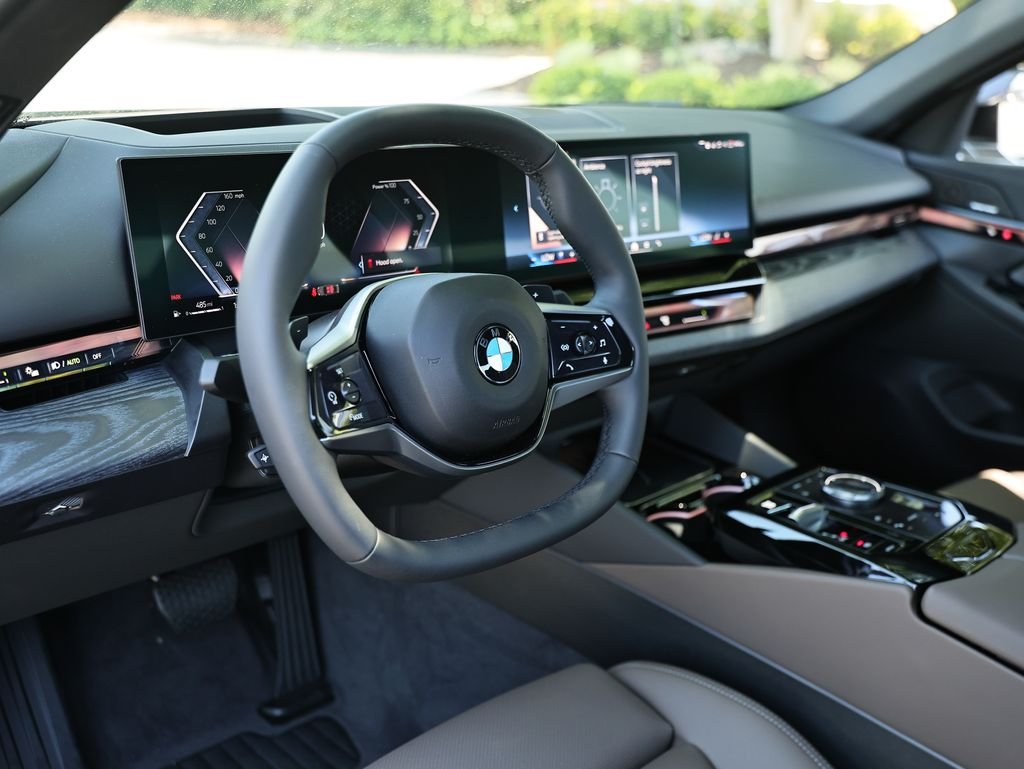 New 2027 Dark Graphite Metallic BMW 530i image 18
