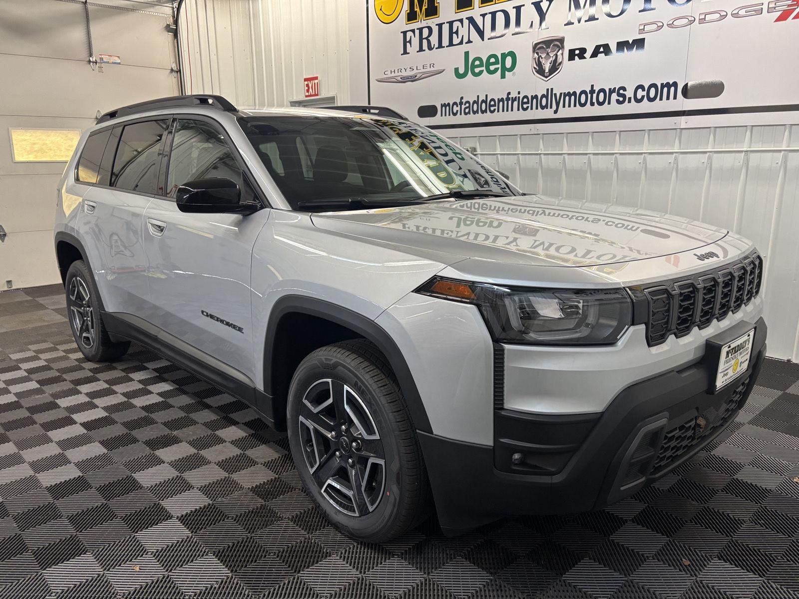 New 2026 Silver Zynith Clear-Coat Exterior Paint Jeep Laredo image 3
