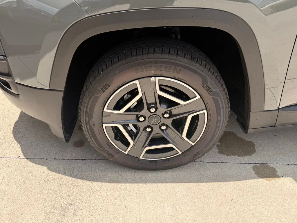New 2026 Sting-Gray Clearcoat Jeep Laredo image 32