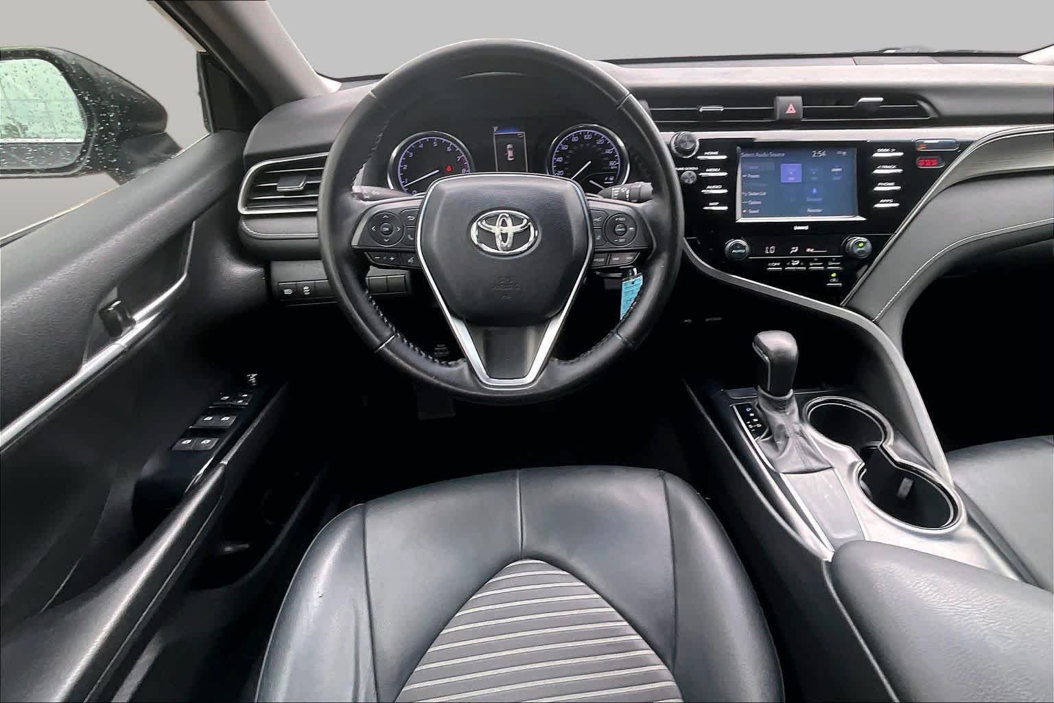 Used 2020 Midnight Black Metallic Toyota SE image 5