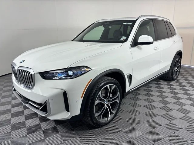 New 2026 Alpine White BMW xDrive40i image 3