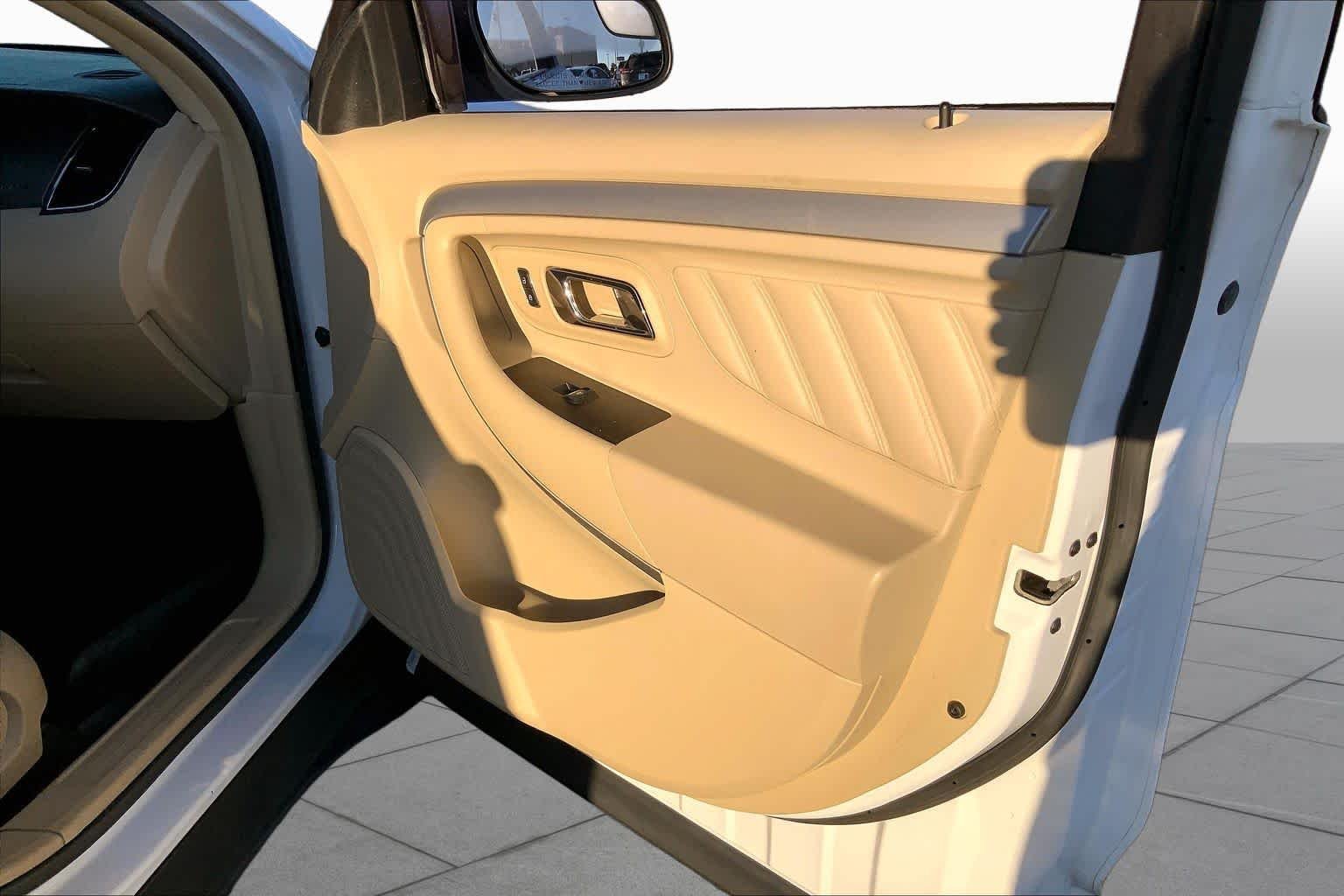 Used 2017 Oxford White Ford SE image 21