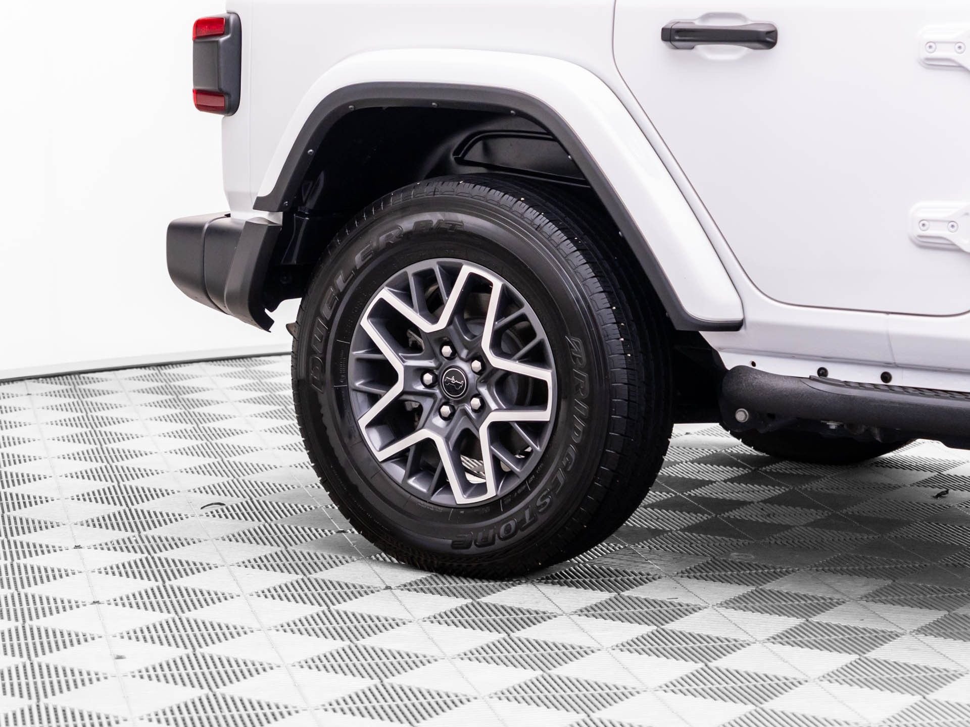 Used 2024 White Jeep Sahara image 37