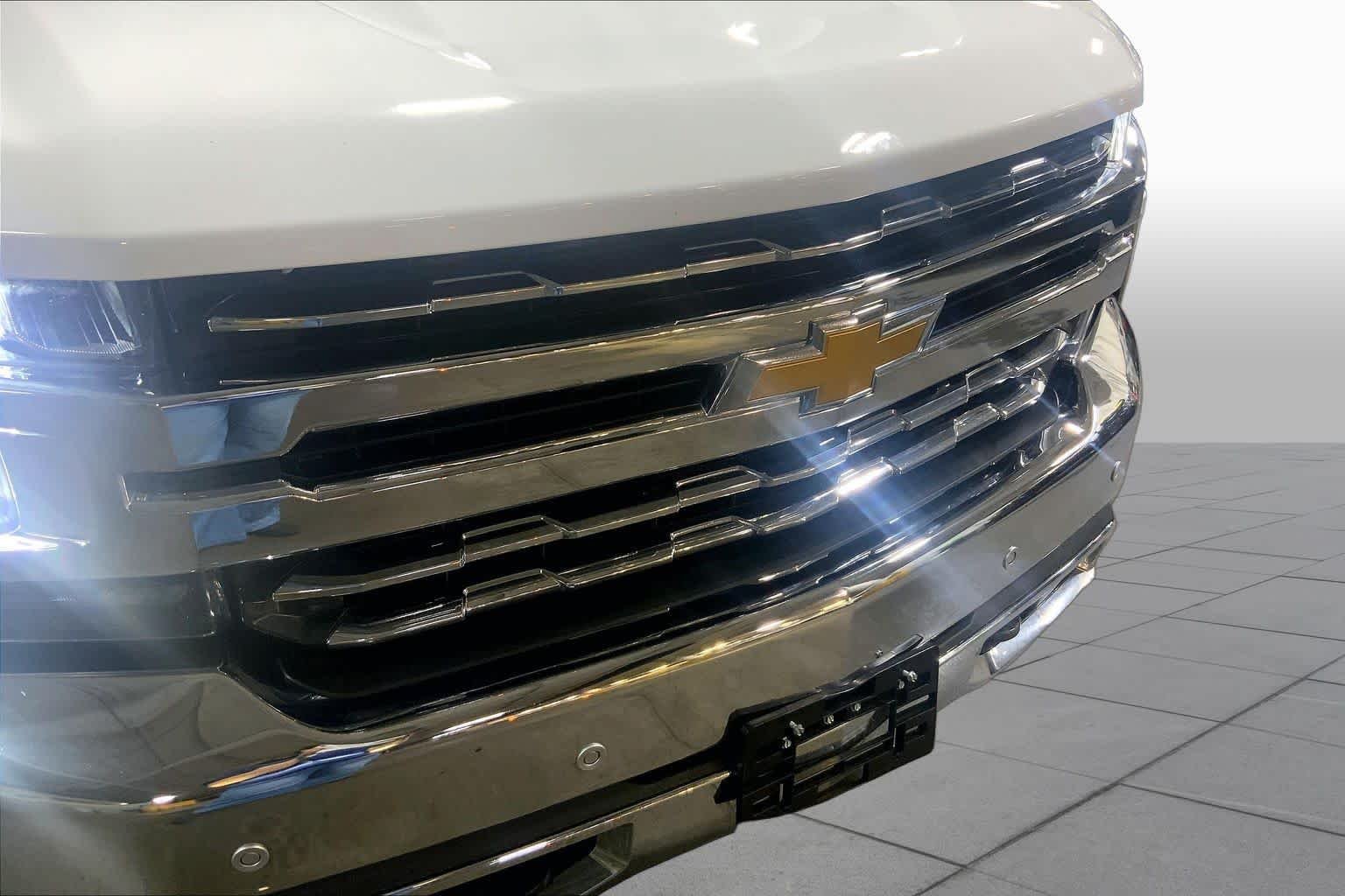 Used 2021 Summit White Chevrolet LTZ image 30