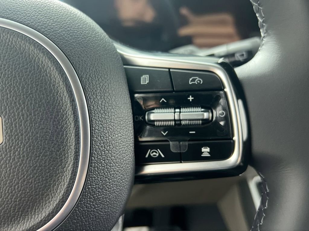 New 2026 Snow White Pearl Kia LXS image 18