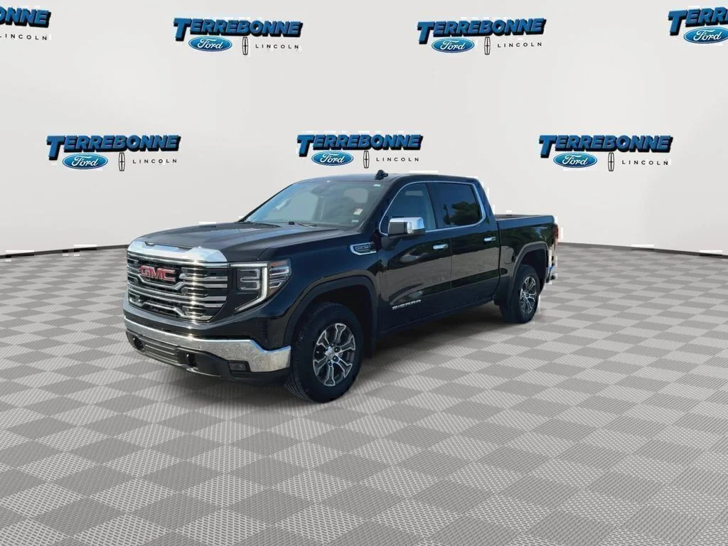 Used 2025 Onyx Black GMC SLT image 4