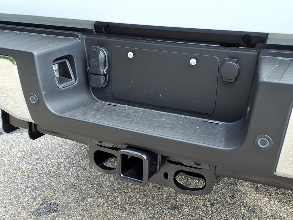 New 2026 Oxford White Ford F-350® XLT image 7