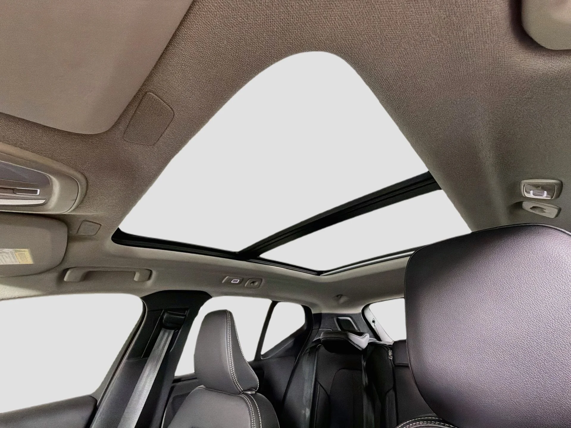 New 2026 Onyx Black Volvo Plus image 18