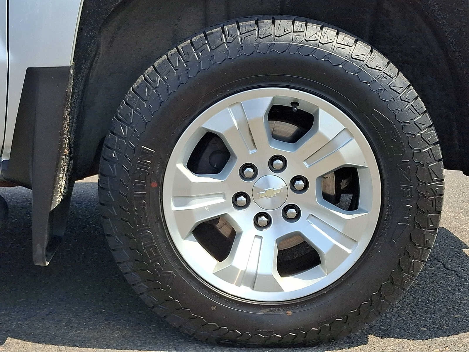 Used 2018 Silver Ice Metallic Chevrolet LT image 8