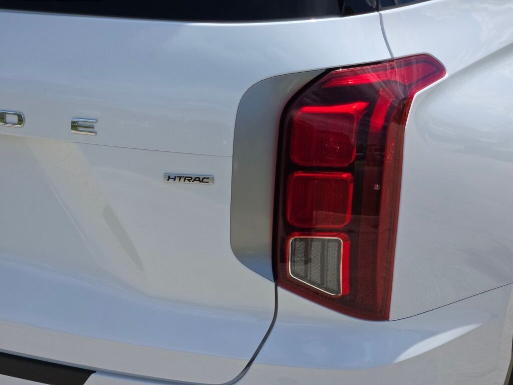 Used 2021 White Hyundai SEL image 11