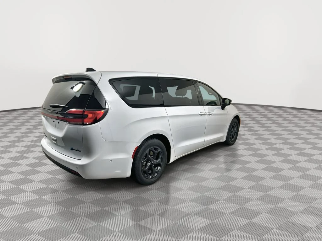 Used 2024 White Chrysler Select S Appearance image 8
