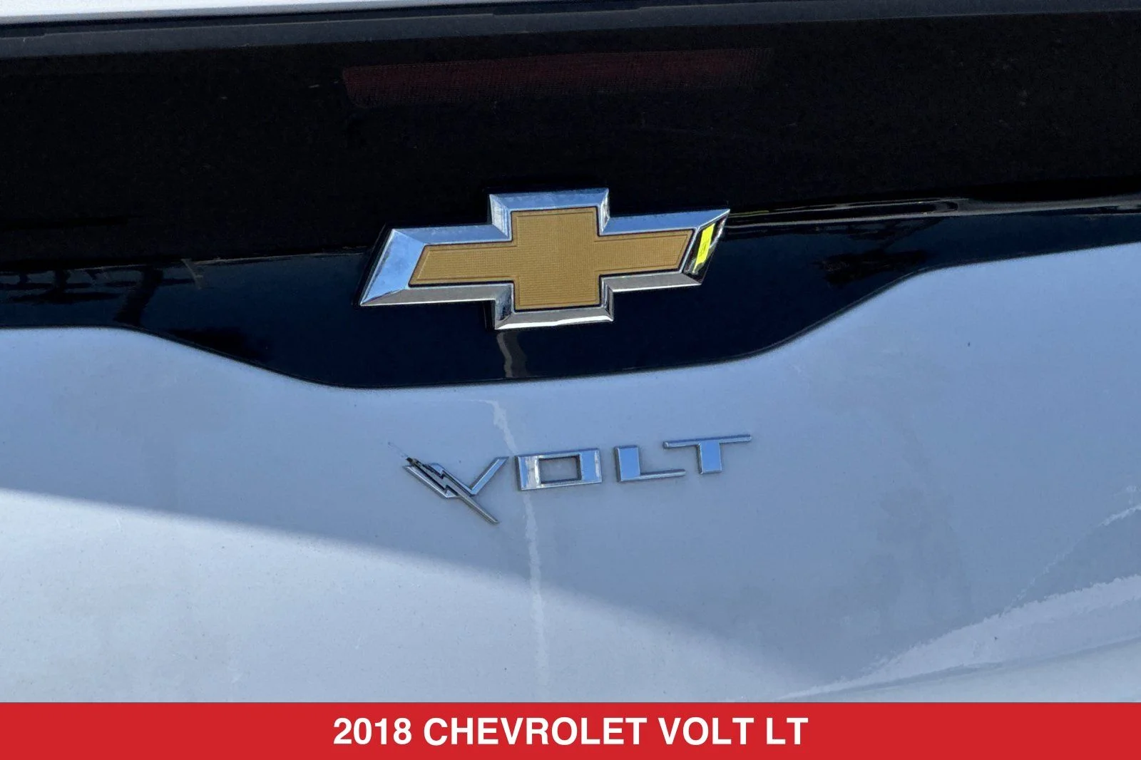 Used 2018 White Chevrolet LT image 28