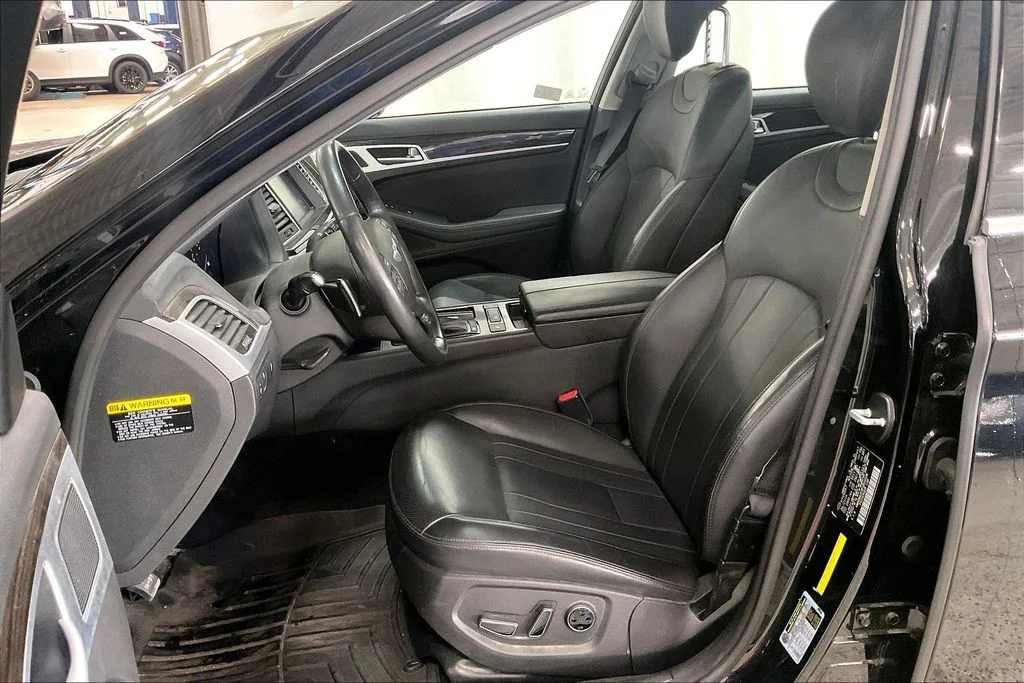 Used 2015 Black Hyundai 3.8 image 25