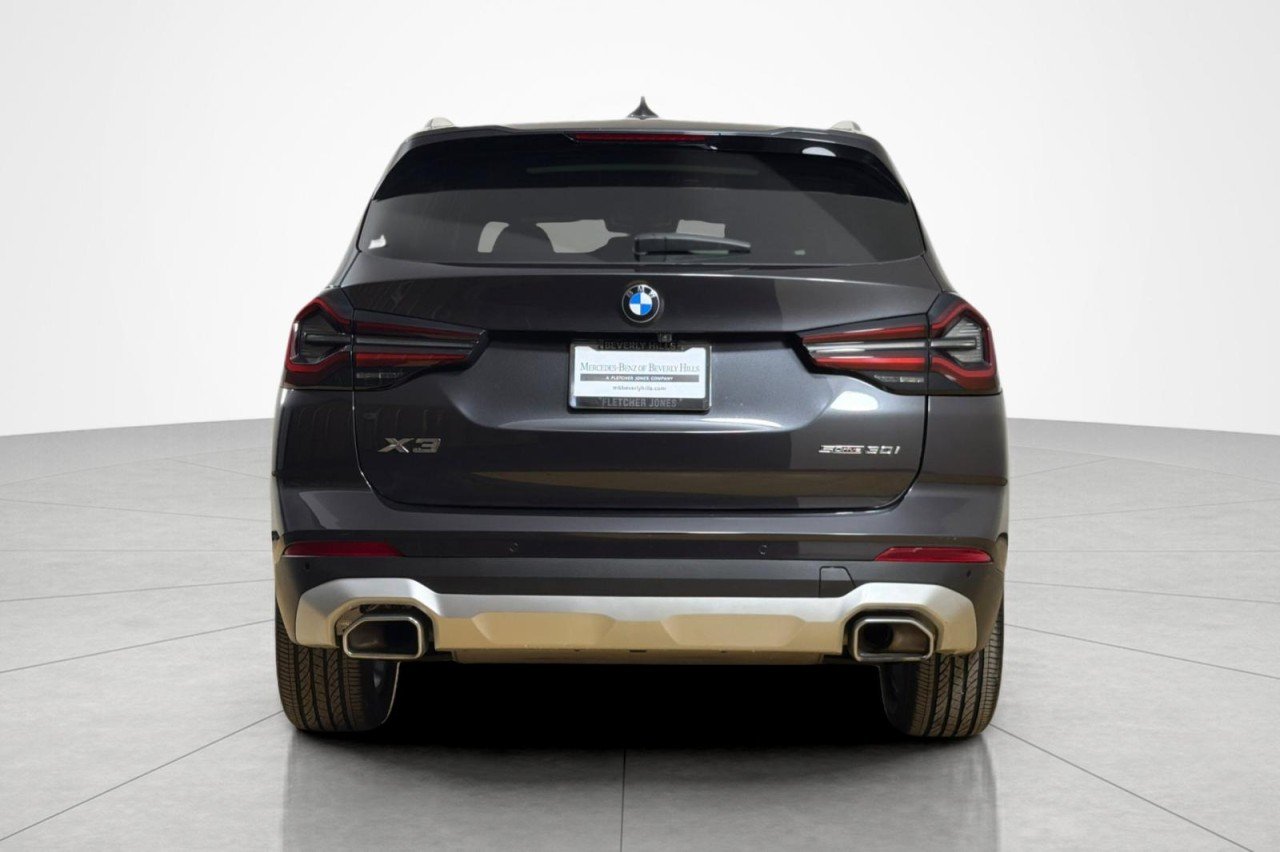 Used 2024 GRAPHITE GREY METALL BMW sDrive30i image 4