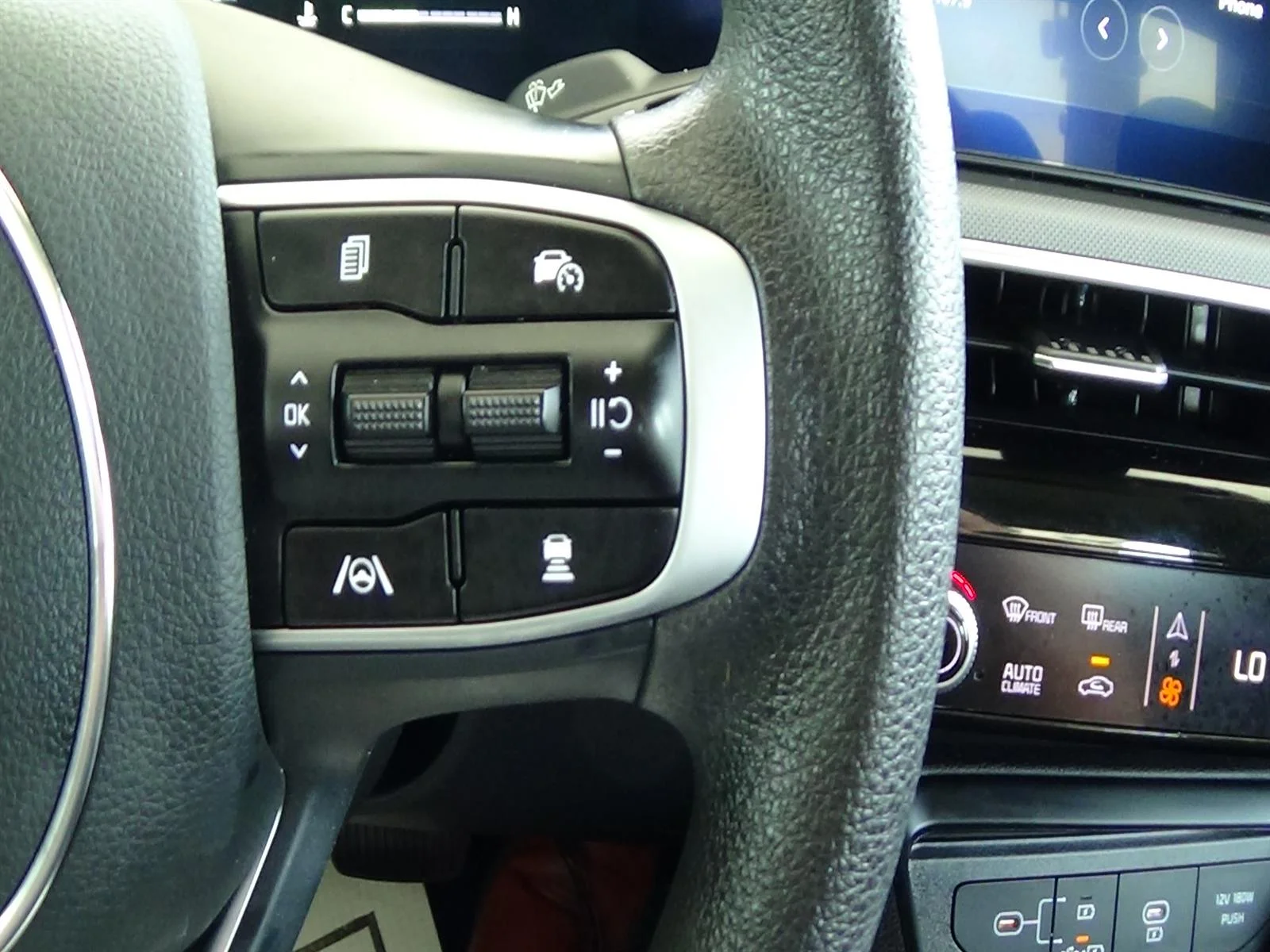 Used 2025 Snow White Pearl (swp) Kia LXS image 21