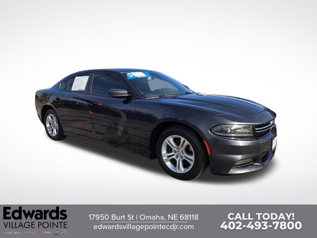 Used 2016 Gray Dodge SE image 1