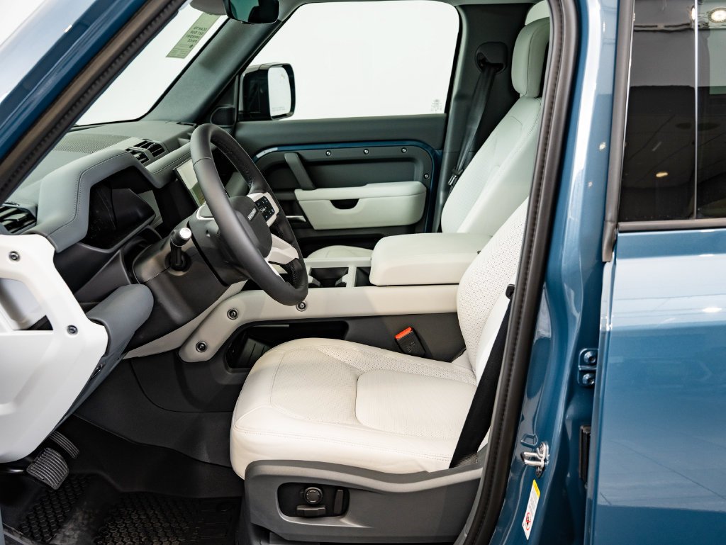 New 2026 Tasman Blue Land Rover X-Dynamic SE image 23