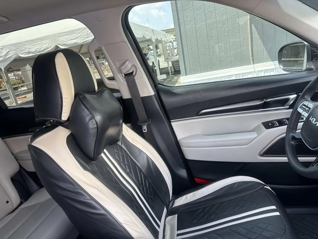 Used 2024 Black Kia S image 21