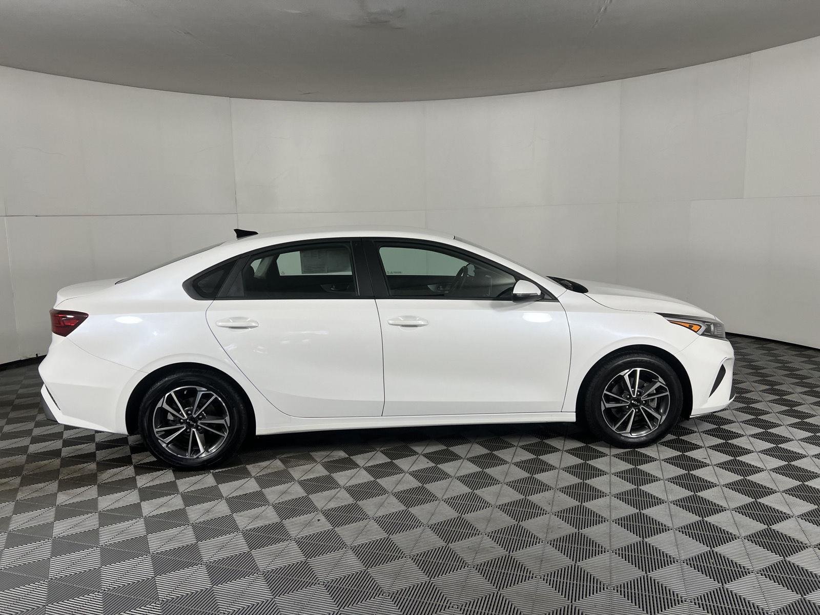Used 2023 Snow White Pearl Kia LXS image 5