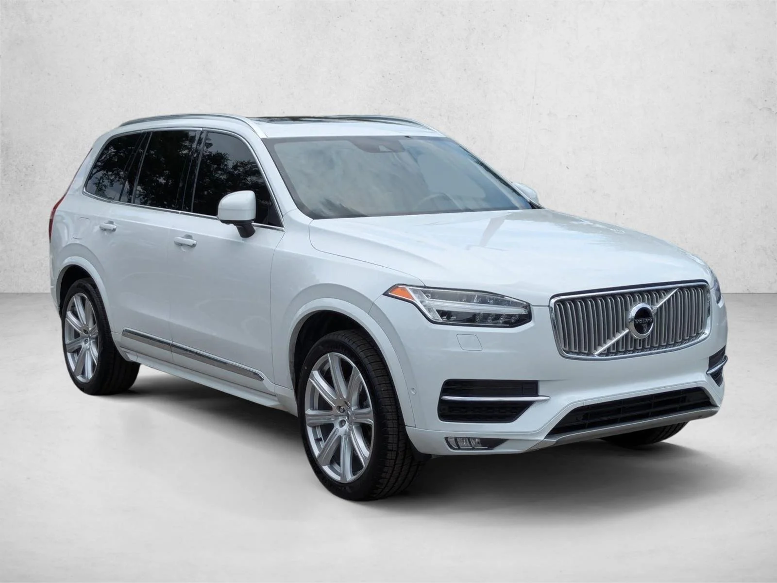 Used 2018 White Volvo Inscription image 3