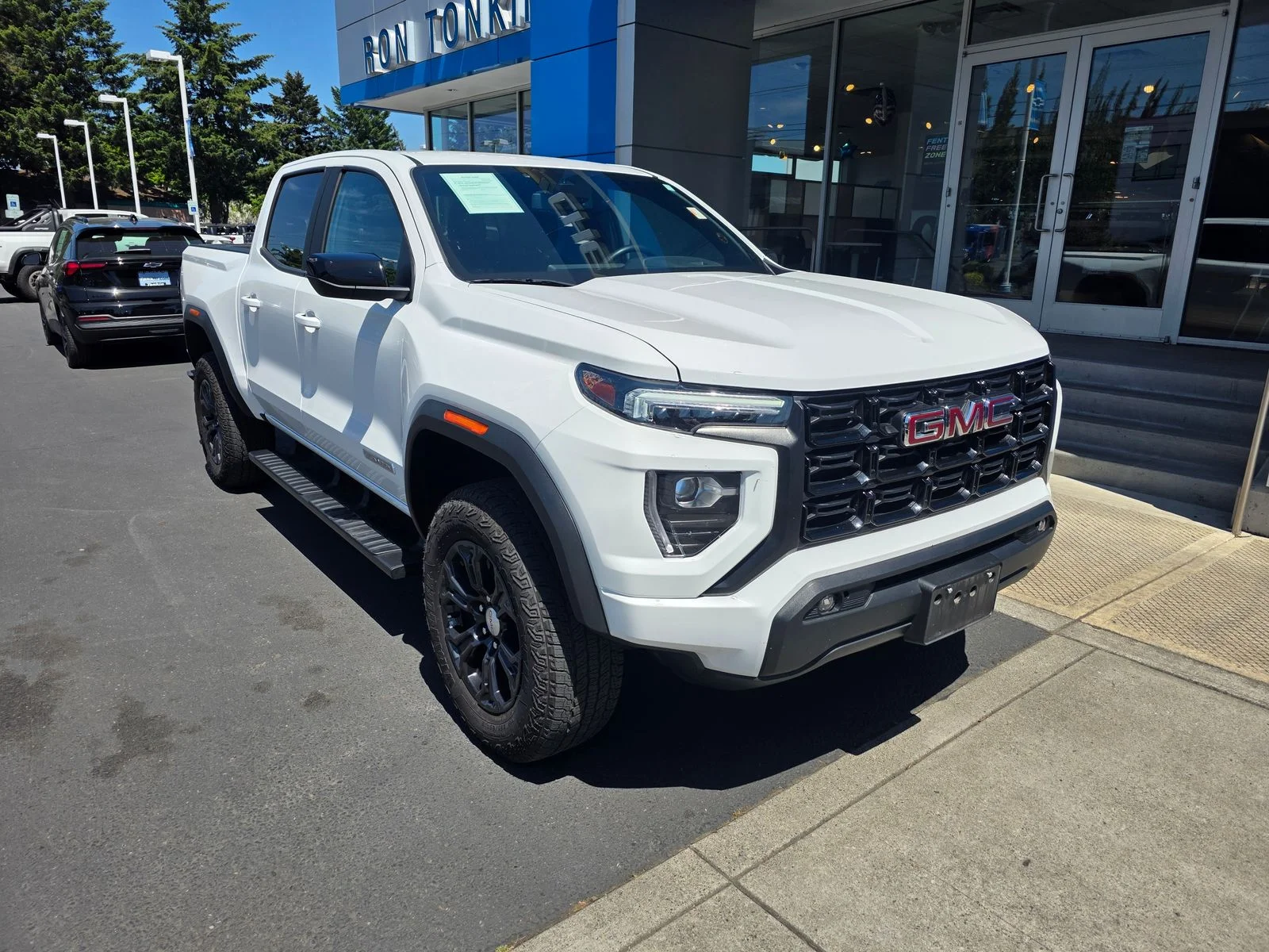 2024 GMC Canyon 2WD Elevation Crew Cab Short Box's photo