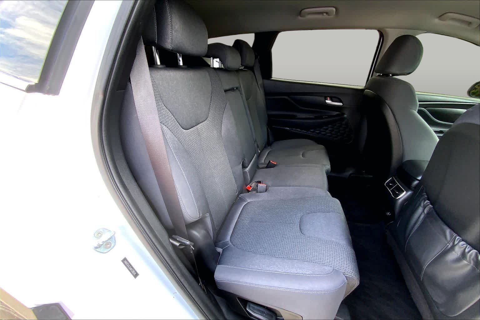 Used 2021 Quartz White Hyundai SE image 19