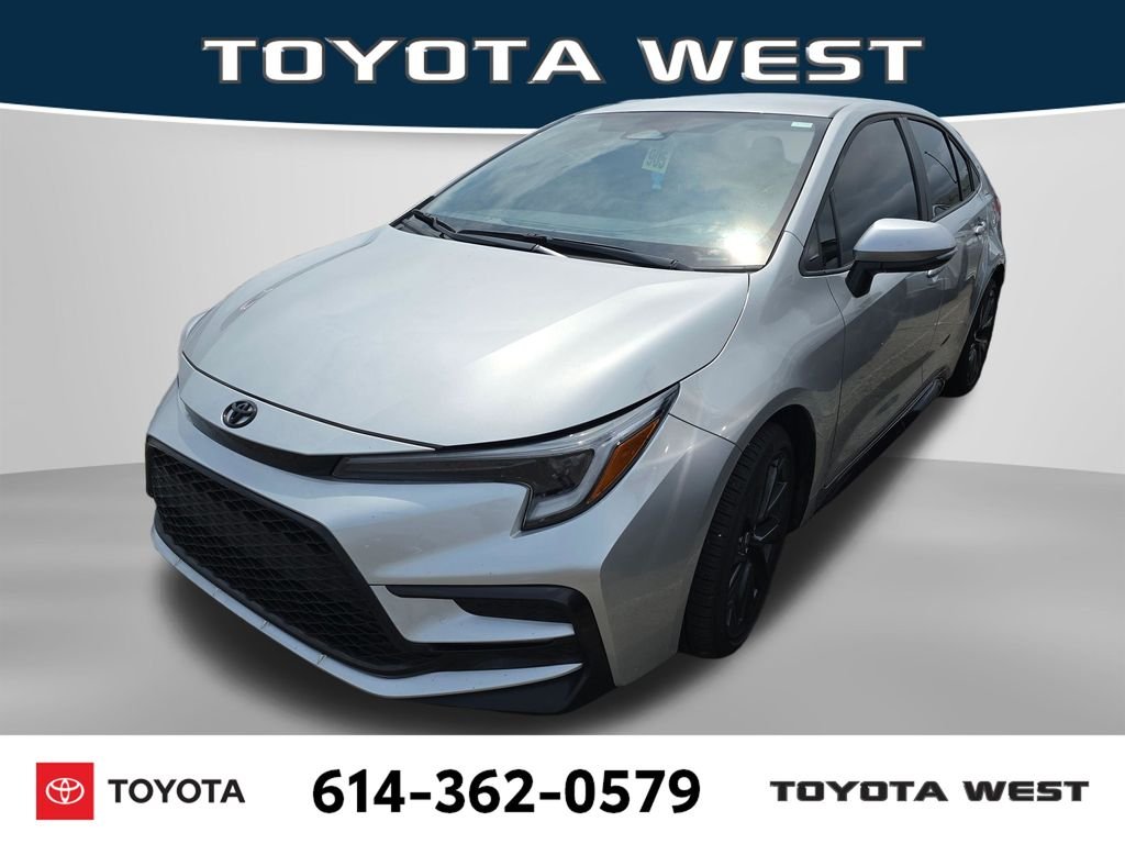 Used 2025  Toyota SE image 3