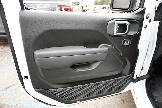 New 2026 Bright White Clear-Coat Exterior Paint Jeep Sport image 27