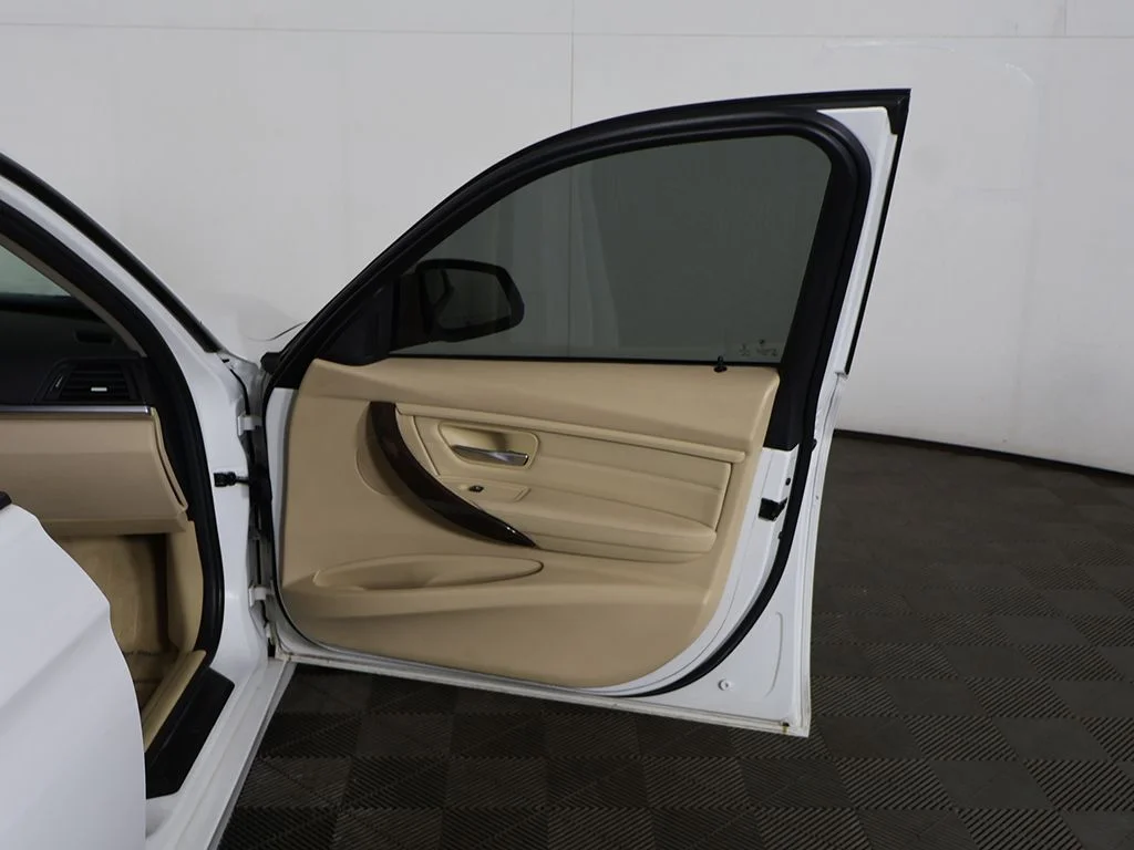 Used 2015 White BMW 328i xDrive image 21