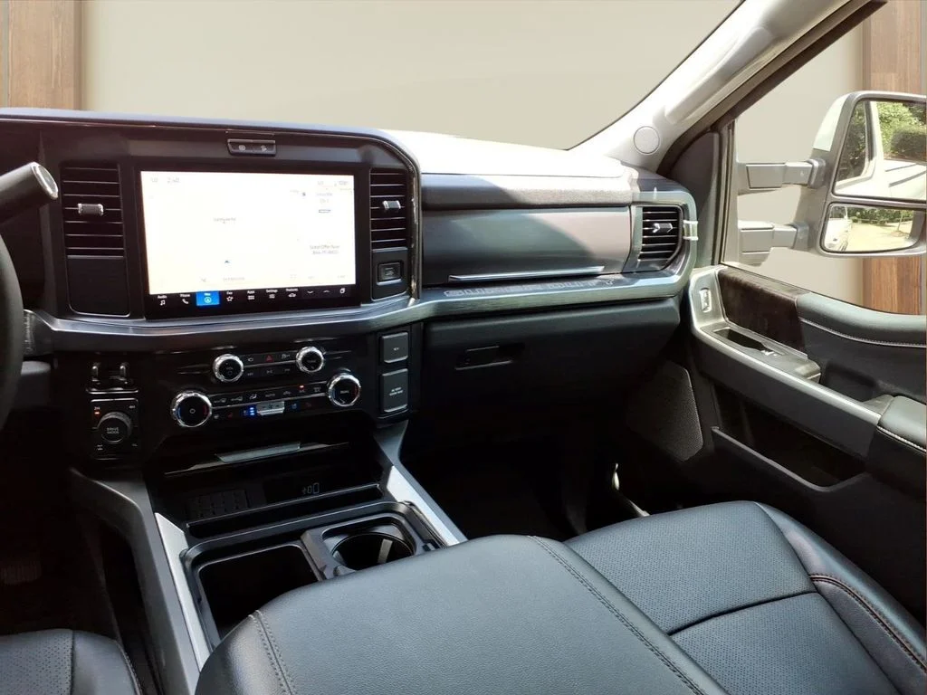 Used 2025 White Ford Lariat image 24