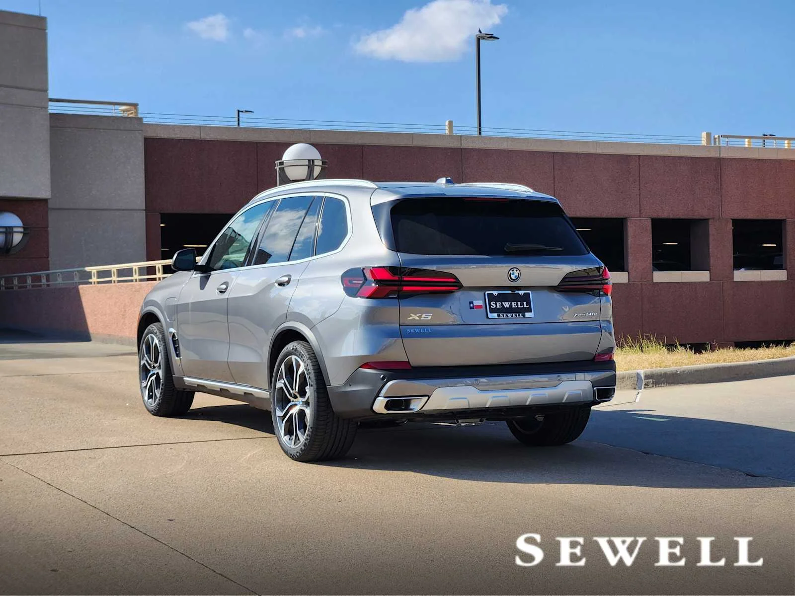 New 2026 Skyscraper Grey Metallic BMW xDrive50e image 3