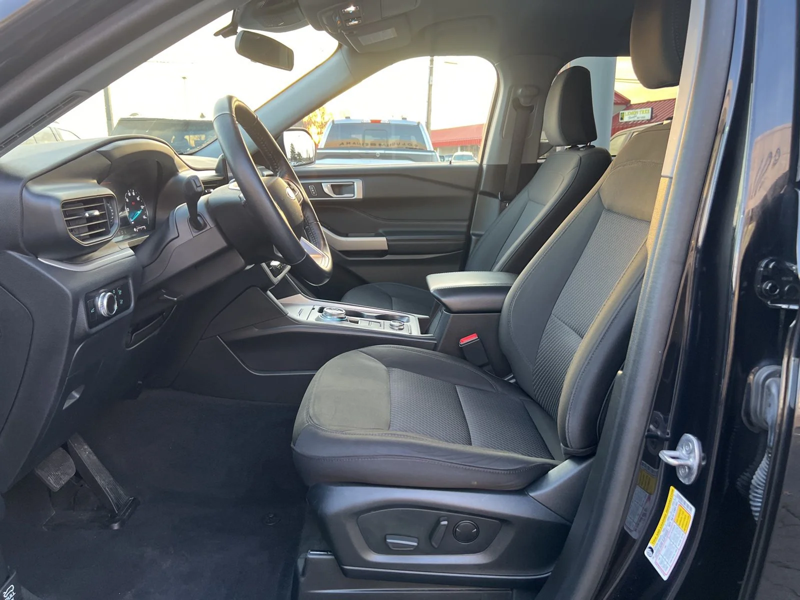 Used 2023 Agate Black Metallic Ford XLT image 11