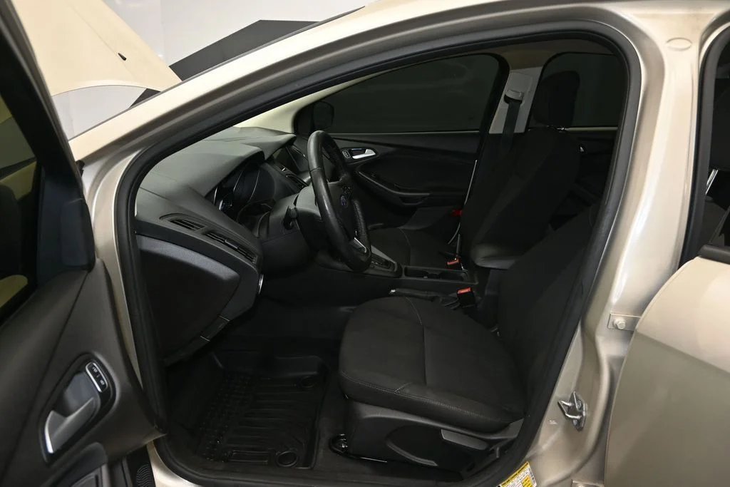 Used 2017 White Gold Metallic Ford SEL image 19