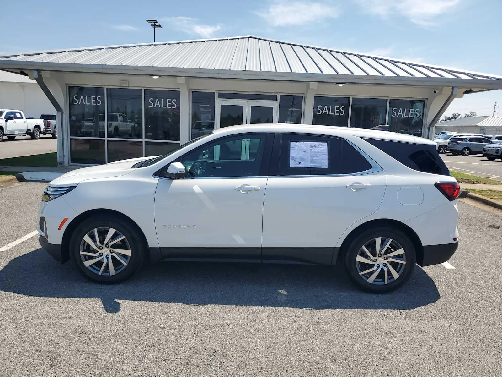 Used 2024 Summit White Chevrolet LT image 2