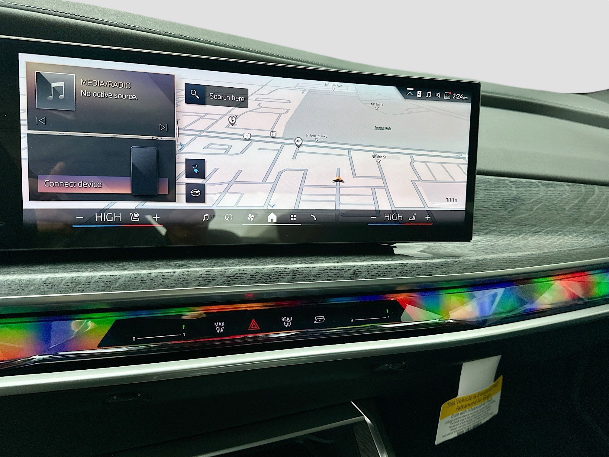 2025 BMW i7 50 - Photo 12