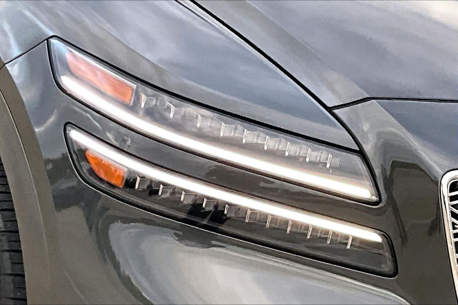 Certified Used 2025 Makalu Gray Genesis 2.5T Select image 26
