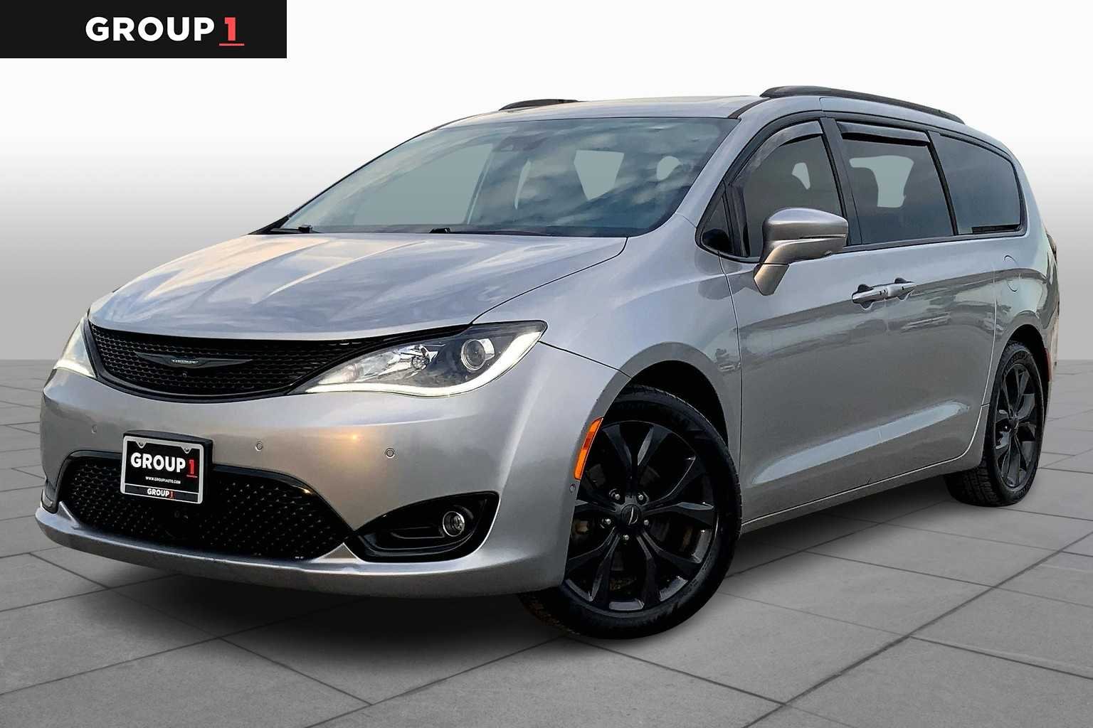 2019 Chrysler Pacifica Limited's photo