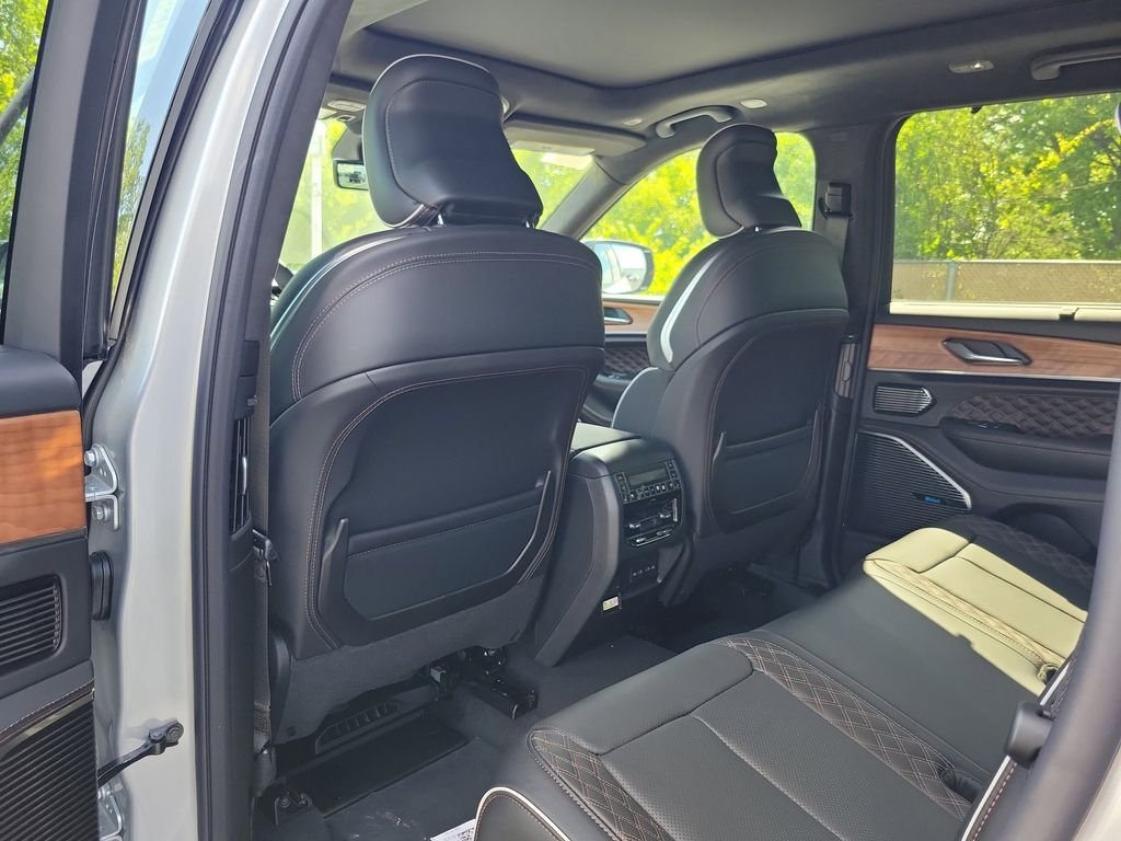 New 2026 Silver Zynith Exterior Paint Jeep Summit image 12