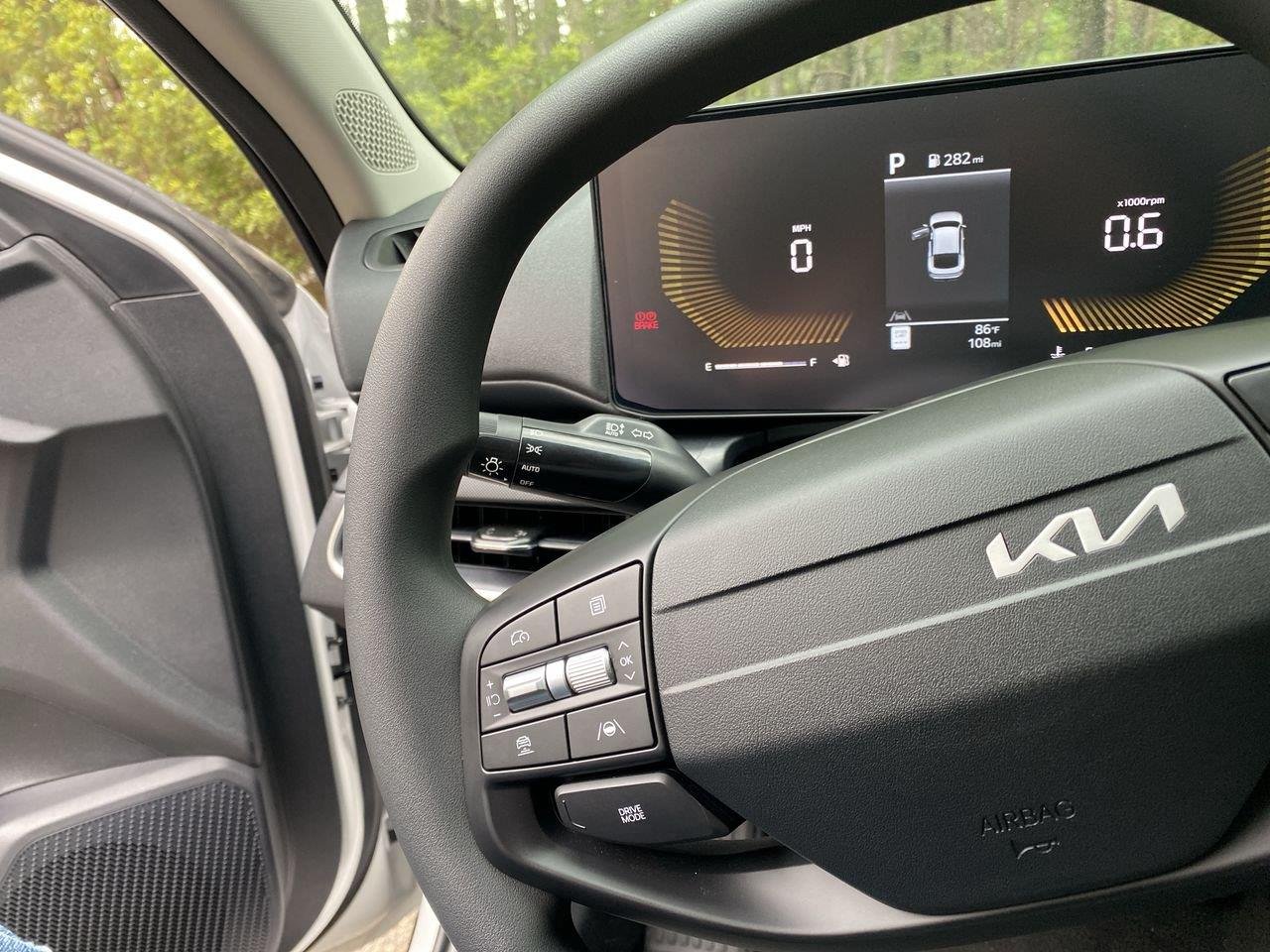 New 2026 Snow White Pearl Kia LXS image 29